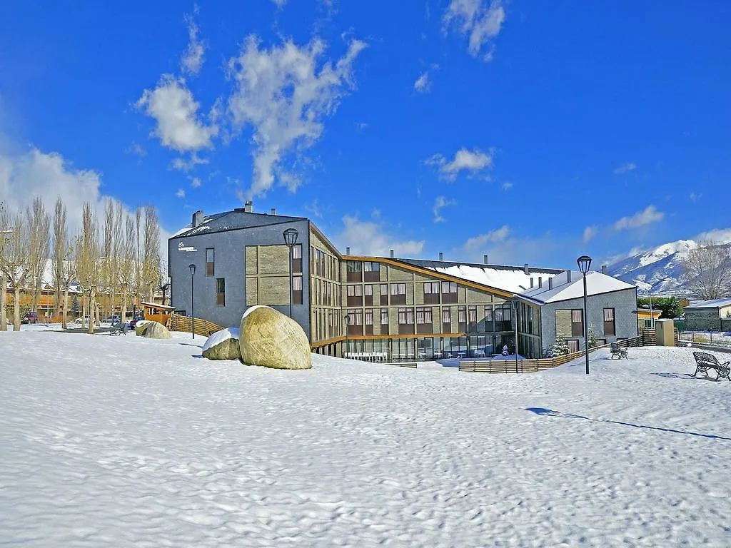 Campus Cerdanya Hotel Puigcerda 3*,